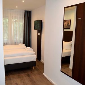 Standard Zimmer mit Kingsize-Bett
